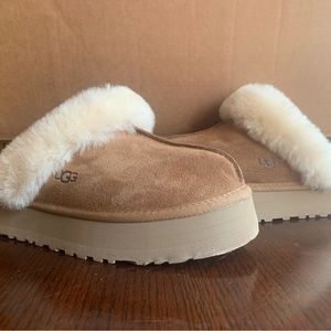 Size 7 Disquette UGG Slippers